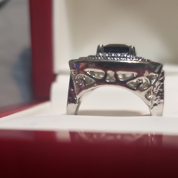 Stunning large blue sapphire fashion ring. New - Picture 6 of 13